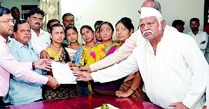 Subhash Dudh murder case: Run in a fast track court | सुभाष दुधे खून खटला जलदगती कोर्टात चालवा Subhash Dudh murder case: Run in a fast track court | सुभाष दुधे खून खटला जलदगती कोर्टात चालवा