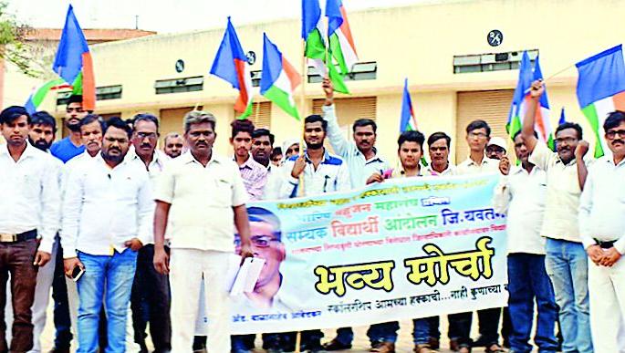 Arrest scholarships scamers | शिष्यवृत्ती घोटाळेबाजांना अटक करा