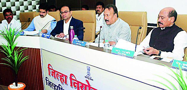 Emphasis on sustainable water supply schemes | टंचाई निवारणार्थ कायम पाणीपुरवठा योजनांवर भर Emphasis on sustainable water supply schemes | टंचाई निवारणार्थ कायम पाणीपुरवठा योजनांवर भर