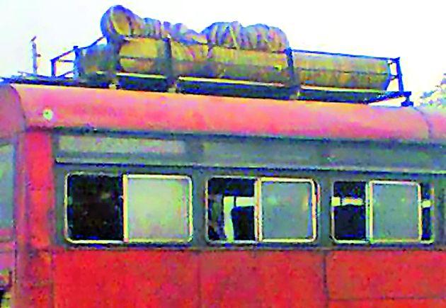 The bamboo of the class is turned into thieves | वगाराचे बांबू बन चोरट्यांच्या हवाली The bamboo of the class is turned into thieves | वगाराचे बांबू बन चोरट्यांच्या हवाली