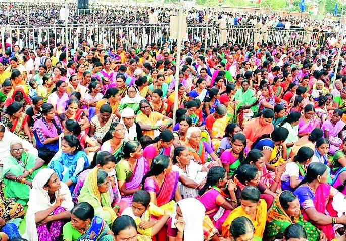 Maharashtra Election 2019 ; Rahul Gandhi's public meeting | Maharashtra Election 2019 ; राहुल गांधींच्या सभेला जनसागर Maharashtra Election 2019 ; Rahul Gandhi's public meeting | Maharashtra Election 2019 ; राहुल गांधींच्या सभेला जनसागर