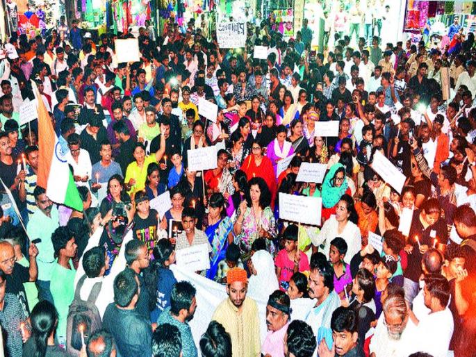 Kathua, against Unnaan atrocities on Nashik Road | कथुआ, उन्नाव अत्याचाराविरोधात नाशिककर रस्त्यावर Kathua, against Unnaan atrocities on Nashik Road | कथुआ, उन्नाव अत्याचाराविरोधात नाशिककर रस्त्यावर