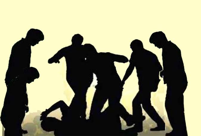 Action by Mocca act on Mama- bhacche gang who robbed cash by carrying out half murder attacks in 2 places in two days | दोन दिवसांत २ ठिकाणी खुनी हल्ला करत कॅश लुटणाऱ्या मामा-भाचे टोळीवर मोक्का Action by Mocca act on Mama- bhacche gang who robbed cash by carrying out half murder attacks in 2 places in two days | दोन दिवसांत २ ठिकाणी खुनी हल्ला करत कॅश लुटणाऱ्या मामा-भाचे टोळीवर मोक्का