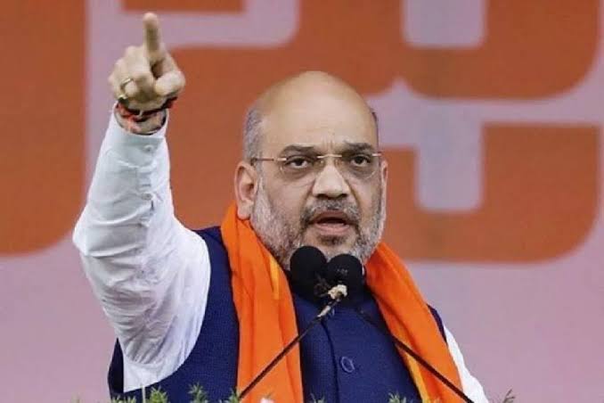 Amit Shah does not owner of the country; Prakash Ambedkar's stroke | अमित शहा काय देशाचे मालक नाही; प्रकाश आंबेडकरांचा जोरदार टोला Amit Shah does not owner of the country; Prakash Ambedkar's stroke | अमित शहा काय देशाचे मालक नाही; प्रकाश आंबेडकरांचा जोरदार टोला