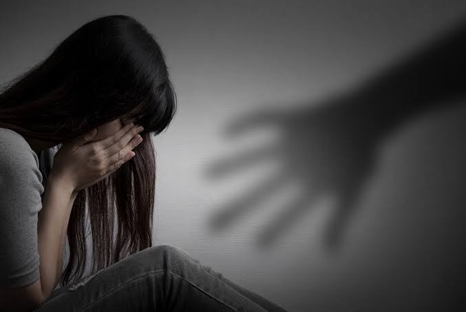 The culmination of perversion! Rape by lure of marriage on young women; incident in kivale | विकृतीचा कळस! लग्नाच्या अमिषाने तरुणीवर अत्याचार,अंगाला दिले अगरबत्तीचे चटके The culmination of perversion! Rape by lure of marriage on young women; incident in kivale | विकृतीचा कळस! लग्नाच्या अमिषाने तरुणीवर अत्याचार,अंगाला दिले अगरबत्तीचे चटके