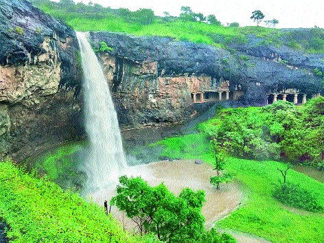 Complete Aurangabad District Chimb; Baliharja has dried | संपूर्ण औरंगाबाद जिल्हा चिंब; बळीराजा सुखावला Complete Aurangabad District Chimb; Baliharja has dried | संपूर्ण औरंगाबाद जिल्हा चिंब; बळीराजा सुखावला