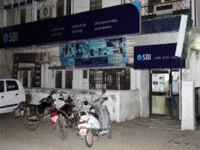 Banks' attention to the guidelines of the police | पोलिसांच्या निर्देशांकडे बँकांची सर्रास डोळेझाक Banks' attention to the guidelines of the police | पोलिसांच्या निर्देशांकडे बँकांची सर्रास डोळेझाक