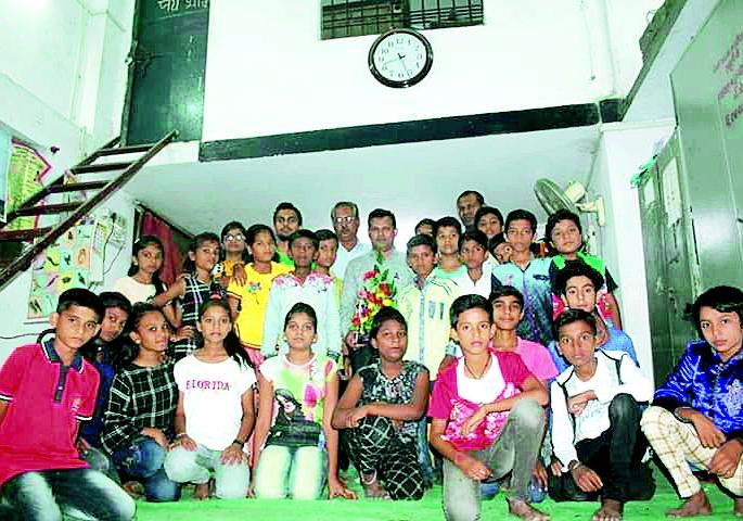 Gurumuranima special; youth movement gave children knowledge and education | गुरूपौर्णिमा विशेष; तरुणाईच्या ध्येयातून साकारले वंचित मुलांचे ज्ञानमंदिर