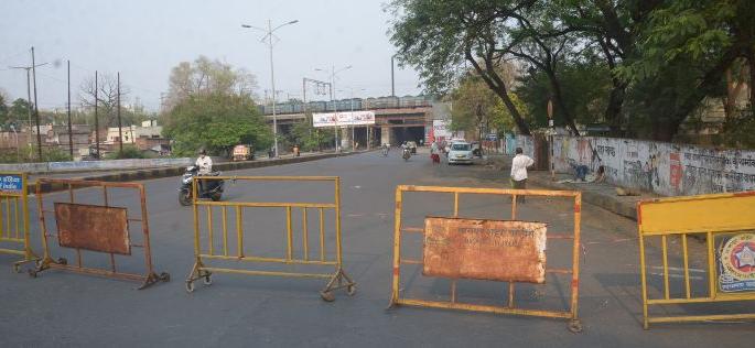 The lockdown made it difficult to reach the hospital; The condition of the patient | नागपुरात लॉकडाऊनमुळे रुग्णालय गाठणे झाले कठीण; रुग्णांचे हाल The lockdown made it difficult to reach the hospital; The condition of the patient | नागपुरात लॉकडाऊनमुळे रुग्णालय गाठणे झाले कठीण; रुग्णांचे हाल