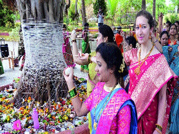 Foreign made by Sunbaye Watapornima | फॉरेनच्या सूनबाईने साजरी केली वटपौर्णिमा Foreign made by Sunbaye Watapornima | फॉरेनच्या सूनबाईने साजरी केली वटपौर्णिमा