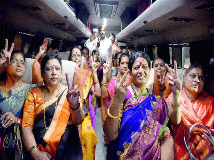 BJP-Shiv Sena embankment on a journey through fear of partition | फाटाफुटीच्या धास्तीने सहलीद्वारे भाजप-शिवसेनेची तटबंदी BJP-Shiv Sena embankment on a journey through fear of partition | फाटाफुटीच्या धास्तीने सहलीद्वारे भाजप-शिवसेनेची तटबंदी