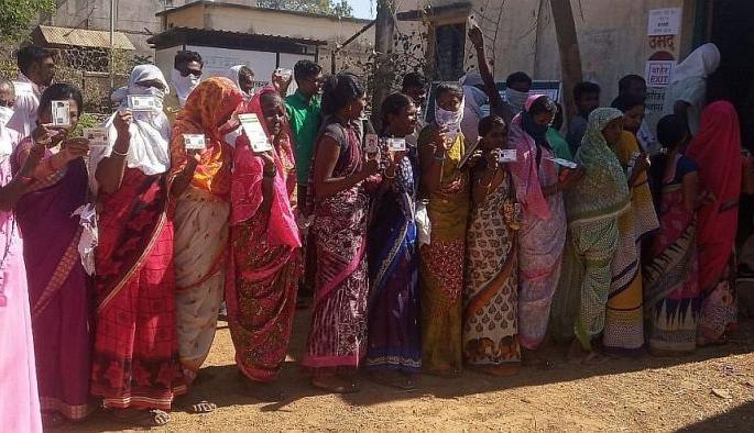 73.16 percent polling for Gram Panchayat in Gondia district | गोंदिया जिल्ह्यात ग्रामपंचायतसाठी ७३.१६ टक्के मतदान 73.16 percent polling for Gram Panchayat in Gondia district | गोंदिया जिल्ह्यात ग्रामपंचायतसाठी ७३.१६ टक्के मतदान