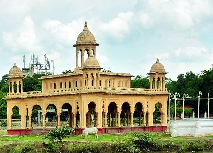 There are no information boards in front of the historical heritage sites in Nagpur | नागपुरातील ऐतिहासिक वारसास्थळांसमोर माहितीफलकच नाहीत There are no information boards in front of the historical heritage sites in Nagpur | नागपुरातील ऐतिहासिक वारसास्थळांसमोर माहितीफलकच नाहीत