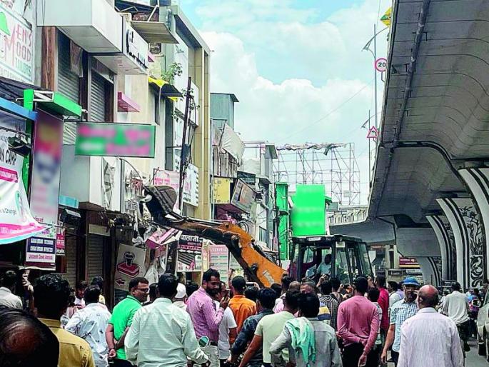 Municipal Corporation's 'Gajraj' went on, belly up in the ground | महापालिकेचा ‘गजराज’ चालला, पोटे मैदानात Municipal Corporation's 'Gajraj' went on, belly up in the ground | महापालिकेचा ‘गजराज’ चालला, पोटे मैदानात