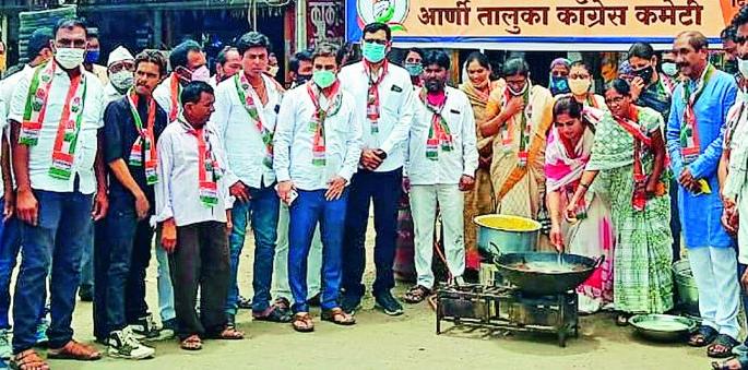 Arni Congress agitation against inflation | महागाईविरूद्ध आर्णीत काँग्रेसचे आंदोलन Arni Congress agitation against inflation | महागाईविरूद्ध आर्णीत काँग्रेसचे आंदोलन