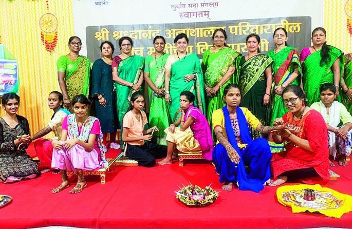 For golden happiness ... orphan girls getting married in orphan age center | सोनेरी सुखासाठी...‘जुळून आल्या रेशीमगाठी’ For golden happiness ... orphan girls getting married in orphan age center | सोनेरी सुखासाठी...‘जुळून आल्या रेशीमगाठी’