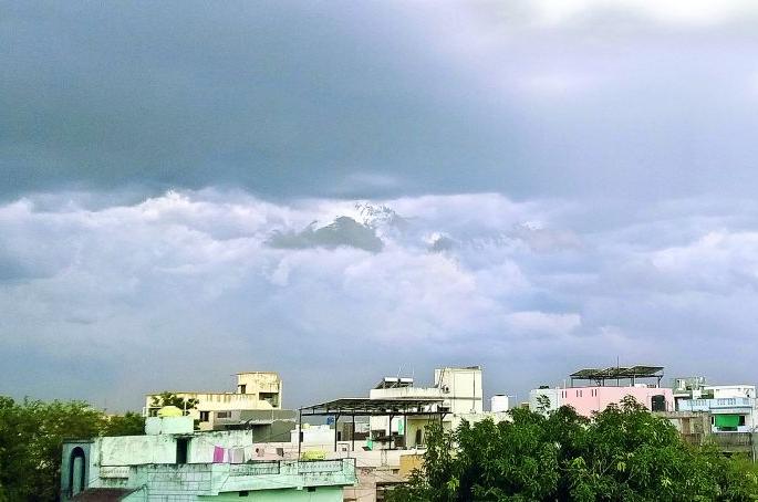 Nagpur's temperature dropped by 4.2 degrees | नागपूरचे तापमान ४.२ अंशाने घसरले Nagpur's temperature dropped by 4.2 degrees | नागपूरचे तापमान ४.२ अंशाने घसरले