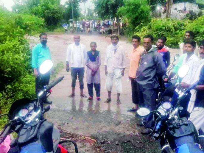 Wai Nala was flooded; The village lost contact | वाई नाल्याला आला पूर; गावाचा संपर्क तुटला Wai Nala was flooded; The village lost contact | वाई नाल्याला आला पूर; गावाचा संपर्क तुटला