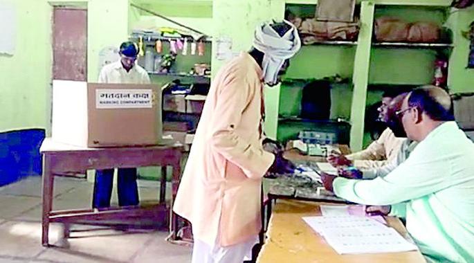 Voting is over, the result will be announced today | मतदान आटोपले, आज लागणार निकाल Voting is over, the result will be announced today | मतदान आटोपले, आज लागणार निकाल