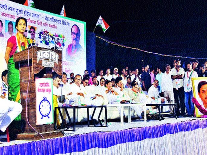 The note-offs were held by ordinary people | नोटबंदीचा फटका सर्वसामान्यांनाच बसला  The note-offs were held by ordinary people | नोटबंदीचा फटका सर्वसामान्यांनाच बसला