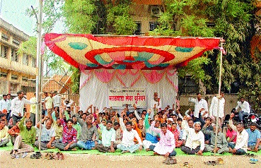 Aurangabad: What are the Mathadi Workers? | औरंगाबाद : माथाडी कामगार वेठबिगार आहेत काय? Aurangabad: What are the Mathadi Workers? | औरंगाबाद : माथाडी कामगार वेठबिगार आहेत काय?