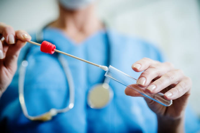 District Collector's action against Thyrocare laboratory for giving false report in Pune | Corona virus : पुण्यात चुकीचे रिपोर्ट देणाऱ्या थायरोकेअर प्रयोगशाळेवर जिल्हाधिकाऱ्यांची कारवाई