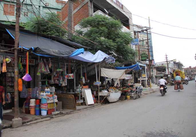 The encroachment on the pavement of Panchavati is maintained | पंचवटीतील पदपथावरील अतिक्रमण कायम