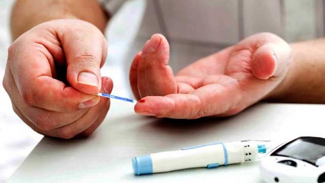 Need help from family members with diabetes | मधुमेहींना कुटुंबीयांच्या पाठिंब्याची गरज  Need help from family members with diabetes | मधुमेहींना कुटुंबीयांच्या पाठिंब्याची गरज