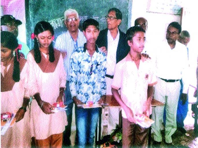 Samata Senior Citizens Union will take the cost of 55 students | समता ज्येष्ठ नागरिक संघ ५५ विद्यार्थ्यांचा खर्च उचलणार Samata Senior Citizens Union will take the cost of 55 students | समता ज्येष्ठ नागरिक संघ ५५ विद्यार्थ्यांचा खर्च उचलणार