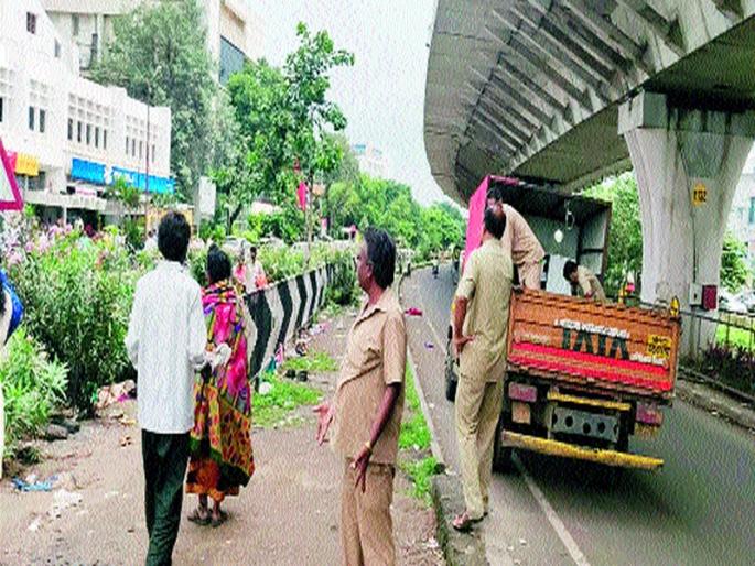 Campaign to eradicate encroachment on behalf of the Eastern Region | पूर्व विभागाच्या वतीने अतिक्रमण निर्मूलन मोहीम Campaign to eradicate encroachment on behalf of the Eastern Region | पूर्व विभागाच्या वतीने अतिक्रमण निर्मूलन मोहीम