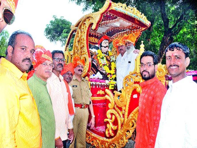  Maharana Pratap Jayanti procession: Painted attention | महाराणा प्रताप जयंती मिरवणूक : चित्ररथांनी वेधले लक्ष