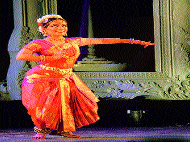 Mangalam, Tilana's presentation won the hearts | मंगलम, तिल्लानाच्या सादरीकरणाने जिंकली मने Mangalam, Tilana's presentation won the hearts | मंगलम, तिल्लानाच्या सादरीकरणाने जिंकली मने