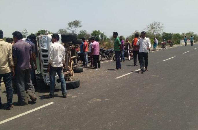 Fatal accidents in Chandrapur district; Two killed on the spot, two serious | चंद्रपूर जिल्ह्यात भीषण अपघात; दोन जागीच ठार, दोन गंभीर Fatal accidents in Chandrapur district; Two killed on the spot, two serious | चंद्रपूर जिल्ह्यात भीषण अपघात; दोन जागीच ठार, दोन गंभीर