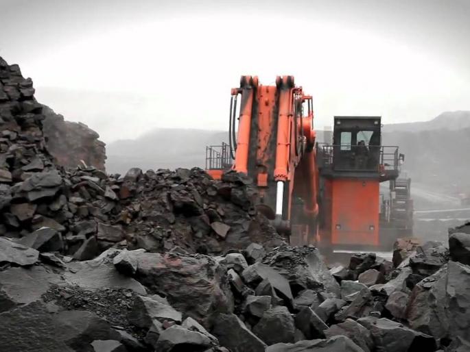 After November 30 mining accident, 16 million tons of coal is under soil in Chandrapur | ३० नोव्हेंबरच्या खाण अपघातानंतर चंद्रपुरातील १६ लाख टन कोळसा मातीच्या ढिगाऱ्यात After November 30 mining accident, 16 million tons of coal is under soil in Chandrapur | ३० नोव्हेंबरच्या खाण अपघातानंतर चंद्रपुरातील १६ लाख टन कोळसा मातीच्या ढिगाऱ्यात