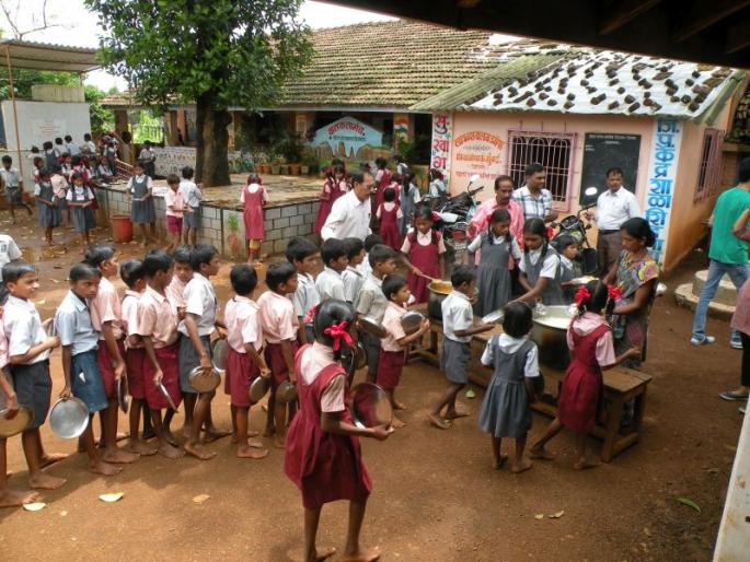 Teachers from Gondia district deprived from Naxal allowance | गोंदिया जिल्ह्यातील शिक्षक नक्षलभत्त्यापासून वंचित Teachers from Gondia district deprived from Naxal allowance | गोंदिया जिल्ह्यातील शिक्षक नक्षलभत्त्यापासून वंचित
