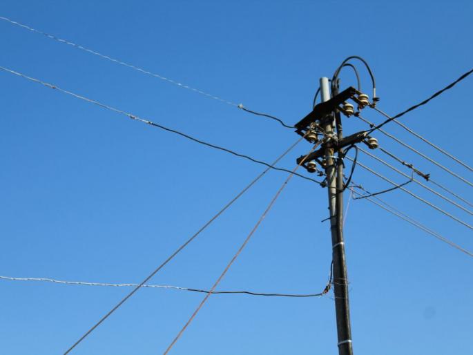 Arial Bunk Cables are the decision to place in Yavatmal electricity theft area | यवतमाळातील वीज चोरीच्या भागात एरियल बंच केबल टाकण्याचा निर्णय Arial Bunk Cables are the decision to place in Yavatmal electricity theft area | यवतमाळातील वीज चोरीच्या भागात एरियल बंच केबल टाकण्याचा निर्णय