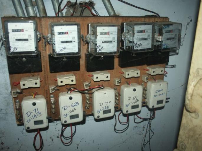 Receive the official receipt of the electricity bill payment | वीज बिल भरल्याच्या अधिकृत पावत्या घ्याव्यात Receive the official receipt of the electricity bill payment | वीज बिल भरल्याच्या अधिकृत पावत्या घ्याव्यात