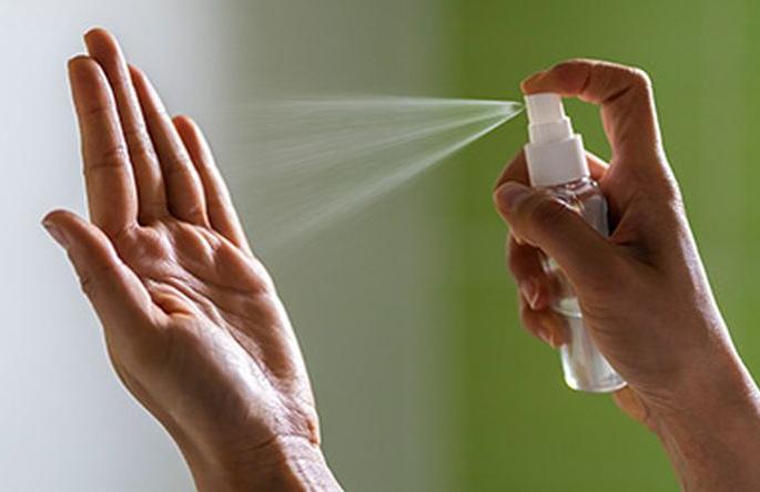 Corona increased, use of sanitizer decreased | कोरोना वाढला, सॅनिटायझरचा वापर घटला Corona increased, use of sanitizer decreased | कोरोना वाढला, सॅनिटायझरचा वापर घटला