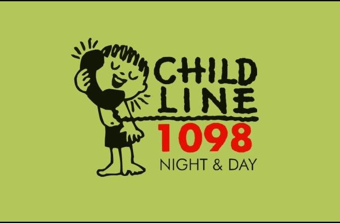 Child helpline number now in school book | चाईल्ड हेल्पलाईन नंबर आता शालेय पुस्तकात