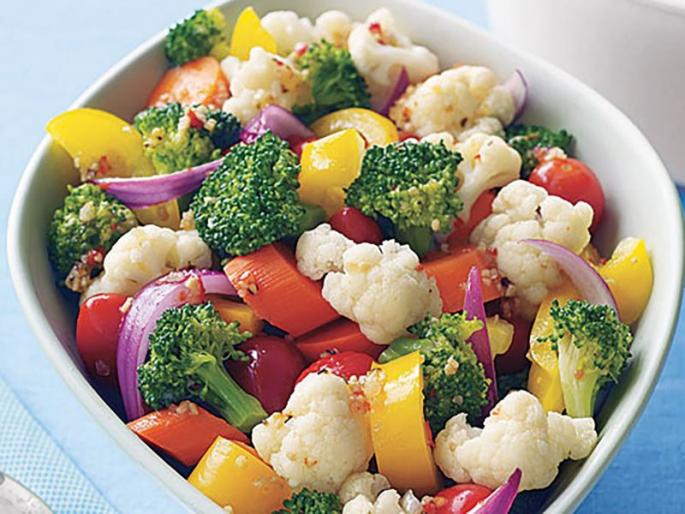 Let's eat less bread, let's include salad in the meal | एक पोळी कमी खाऊ, सलादचा समावेश जेवणात करू Let's eat less bread, let's include salad in the meal | एक पोळी कमी खाऊ, सलादचा समावेश जेवणात करू