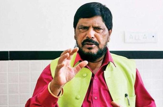 Political earthquake can occur in Maharashtra too | महाराष्ट्रातदेखील होऊ शकतो राजकीय भूकंप
