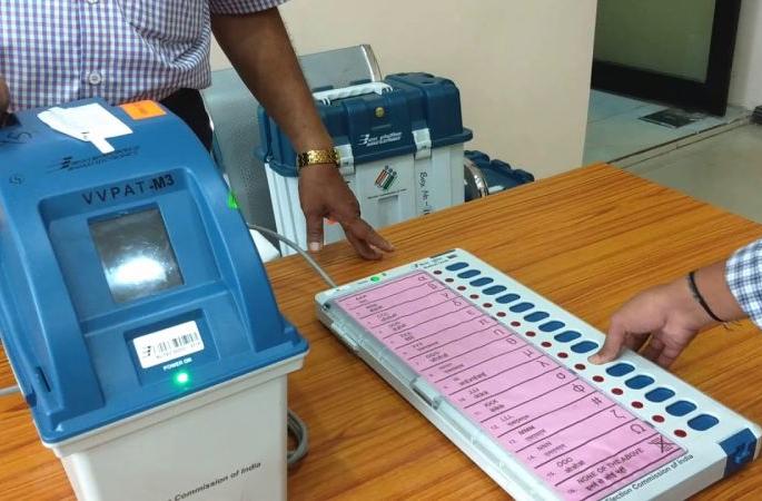 EVM verification will be held one and a half hours before the voting | Maharashtra Election 2019; मतदानाच्या दीड तासापूर्वी होणार ईव्हीएम पडताळणी