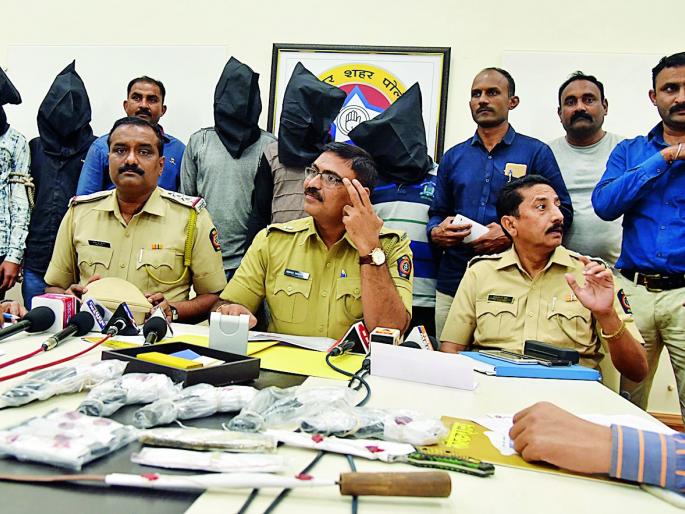 Gangs smugglers of indigenous pistols in Nagpur | नागपुरात देशी पिस्तुलांची तस्करी करणारी टोळी गजाआड Gangs smugglers of indigenous pistols in Nagpur | नागपुरात देशी पिस्तुलांची तस्करी करणारी टोळी गजाआड