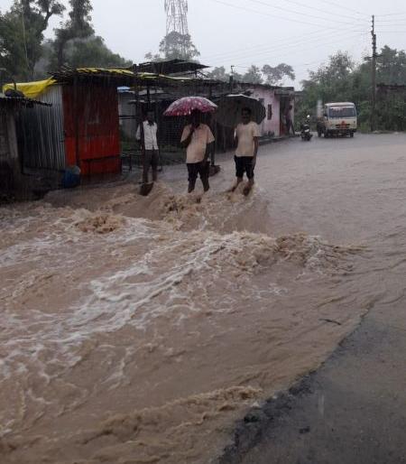 Heavy rainfall in Yavatmal and Wardha districts; Precautions to the villages on the river banks | यवतमाळ व वर्धा जिल्ह्यात जोरदार पाऊस; नदीकाठावरील गावांना सावधगिरीचा इशारा