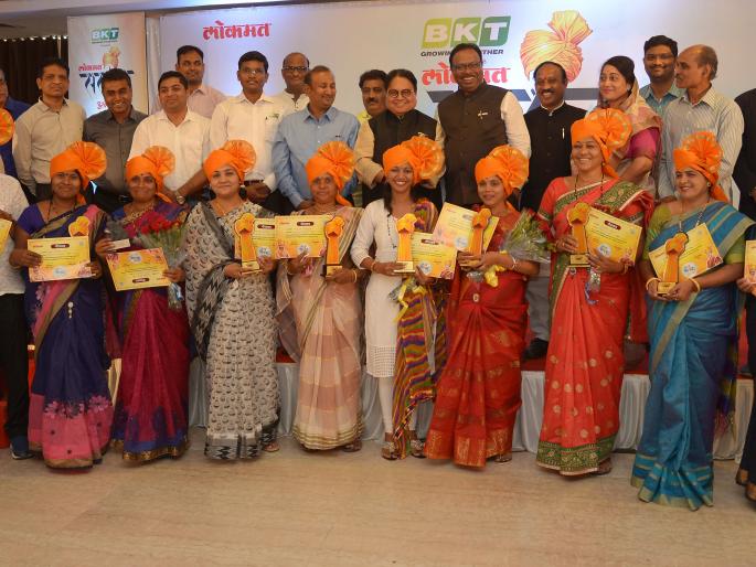 Distribution of Lokmat Sarpanch Award in Nagpur | लोकमत सरपंच अवार्ड्सचे नागपुरात दिमाखदार सोहळ्यात थाटात वितरण Distribution of Lokmat Sarpanch Award in Nagpur | लोकमत सरपंच अवार्ड्सचे नागपुरात दिमाखदार सोहळ्यात थाटात वितरण