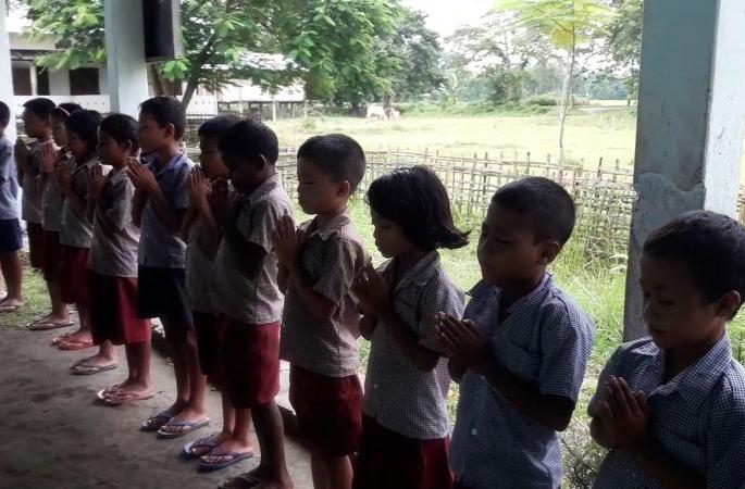 Send students from the tribal hostel to home | आदिवासी वसतिगृहातील विद्यार्थ्यांना घरी पाठवा Send students from the tribal hostel to home | आदिवासी वसतिगृहातील विद्यार्थ्यांना घरी पाठवा