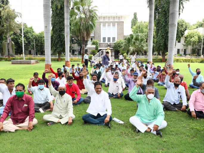 Non-teaching staff strike | शिक्षकेतर कर्मचाऱ्यांचे कामबंद आंदोलन Non-teaching staff strike | शिक्षकेतर कर्मचाऱ्यांचे कामबंद आंदोलन