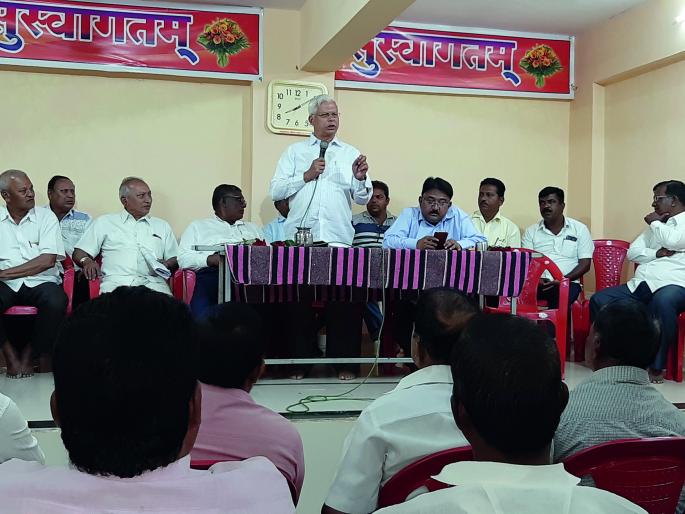 Fishermen aggressive against LED, meeting in Dapoli | एलईडीविरोधात मच्छीमार आक्रमक, दापोलीत बैठक Fishermen aggressive against LED, meeting in Dapoli | एलईडीविरोधात मच्छीमार आक्रमक, दापोलीत बैठक