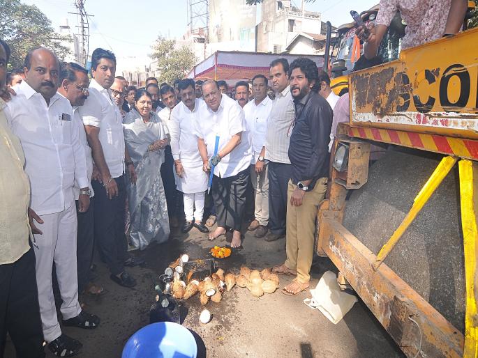 Ambabai, Jotiba, Nrisimhwadi will complete the development plan of the temple says Guardian Minister Hasan Mushrif | कोल्हापुरातील अंबाबाई, जोतिबा, नृसिंहवाडी देवस्थानचे विकास आराखडे पूर्ण करणार - पालकमंत्री मुश्रीफ Ambabai, Jotiba, Nrisimhwadi will complete the development plan of the temple says Guardian Minister Hasan Mushrif | कोल्हापुरातील अंबाबाई, जोतिबा, नृसिंहवाडी देवस्थानचे विकास आराखडे पूर्ण करणार - पालकमंत्री मुश्रीफ