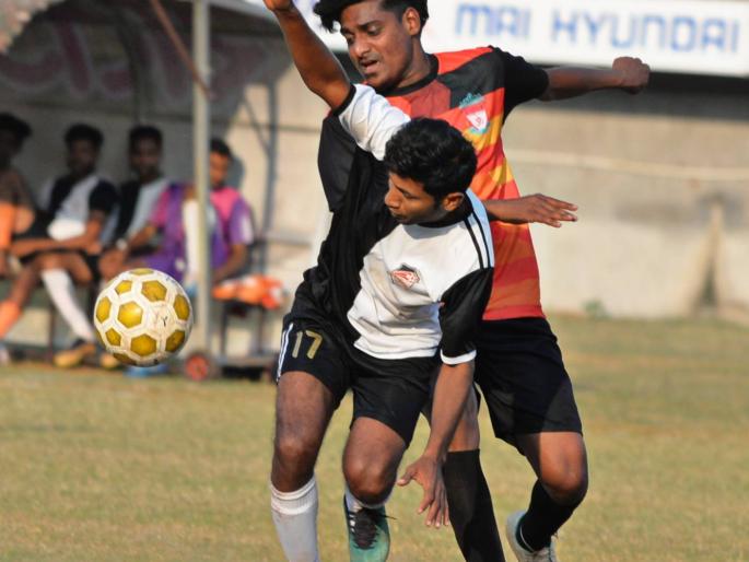 Freshman Cup football tournament; Washing club with practice 'A' | सतेज चषक फुटबॉल स्पर्धा; प्रॅॅक्टिस ‘अ’कडून झुंजार क्लबचा धुव्वा Freshman Cup football tournament; Washing club with practice 'A' | सतेज चषक फुटबॉल स्पर्धा; प्रॅॅक्टिस ‘अ’कडून झुंजार क्लबचा धुव्वा